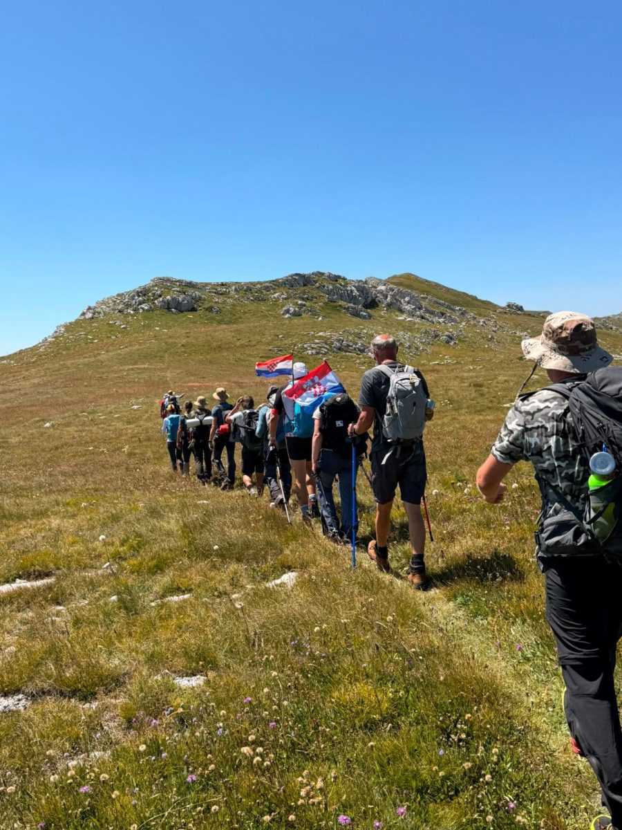 PUT OLUJE ZAVRŠAVA NA KNINSKOJ TVRĐAVI: Sedam dana hoda u čast hrvatskim braniteljima PUT OLUJE ZAVRŠAVA NA KNINSKOJ TVRĐAVI: Sedam dana hoda u čast hrvatskim braniteljima
