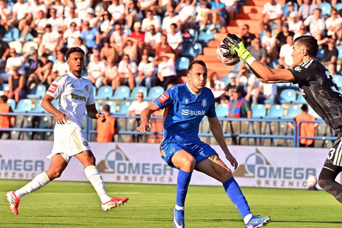 NOVI POSRTAJ SPLIĆANA: Varaždin s 2:1 savladao Hajduk, Josip Silić je obranio penal Marku Livaji NOVI POSRTAJ SPLIĆANA: Varaždin s 2:1 savladao Hajduk, Josip Silić je obranio penal Marku Livaji