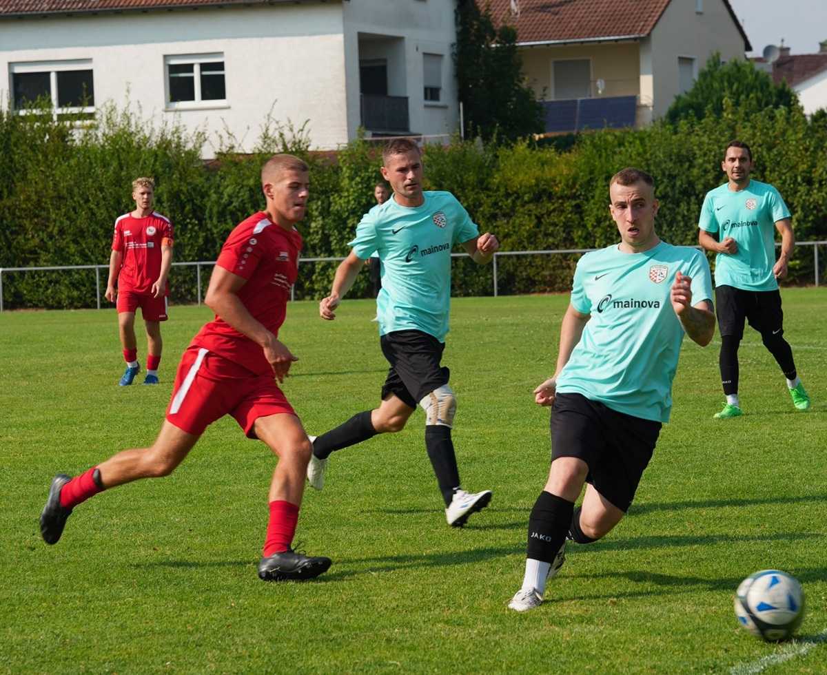 UVJERLJIVA POBJEDA ZRINSKOG: SG Heusenstamm Zrinski sa 6 pogodaka slavio u Rodgau-Dudenhofenu Detalj s utakmice TSV Dudenhofen II – SG Heusenstamm Zrinski / Foto: Fenix (Antoinette Zubac)