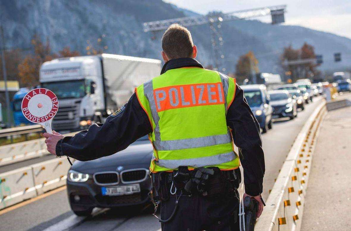 policija