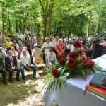 (FOTO) Hodočašće i misa zadušnica za hrvatske civile i vojnike bačene u jamu Jazovku (FOTO) Hodočašće i misa zadušnica za hrvatske civile i vojnike bačene u jamu Jazovku