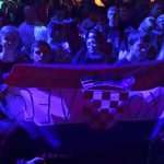 (FOTO) VIŠE OD TISUĆU LJUDI NA THOMPSONOVOM KONCERTU U WUPPERTALU: Prije koncerta grupa maskiranih ljudi bacila boju na klub
