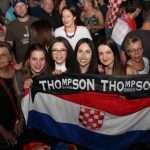(FOTO) VIŠE OD TISUĆU LJUDI NA THOMPSONOVOM KONCERTU U WUPPERTALU: Prije koncerta grupa maskiranih ljudi bacila boju na klub