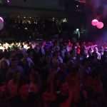 (FOTO) VIŠE OD TISUĆU LJUDI NA THOMPSONOVOM KONCERTU U WUPPERTALU: Prije koncerta grupa maskiranih ljudi bacila boju na klub