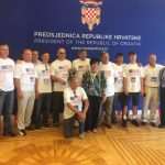 (FOTO) DAN OTVORENIH VRATA Na Pantovčaku se okupilo 600 iseljenika iz 36 država svijeta (FOTO) DAN OTVORENIH VRATA Na Pantovčaku se okupilo 600 iseljenika iz 36 država svijeta