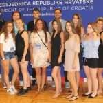 FOTO GALERIJA S PANTOVČAKA - Tko se sve iskoristio priliku za fotografiranje u predsjedničkom uredu i s predsjednicom Grabar-Kitarović