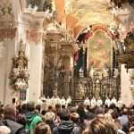 FOTO Mladi hrvatski vjernici na tradicionalnom hodočašću Rumeni list u Einsiedeln FOTO Mladi hrvatski vjernici na tradicionalnom hodočašću Rumeni list u Einsiedeln