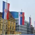 Nelagoda na Vučićevu licu zbog dočeka na Pantovčaku, na rukavu kaputa hrvatske predsjednice izvezena riječ ‘hrabrost‘ na glagoljici