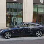 ZASLUŽIO Automobilom zauzeo parkirno mjesto za invalide u Stuttgartu - muškarac u invalidskim kolicima mu se "osvetio" ZASLUŽIO Automobilom zauzeo parkirno mjesto za invalide u Stuttgartu - muškarac u invalidskim kolicima mu se "osvetio"