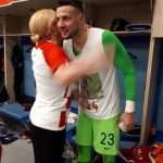 (VIDEO) Hrvatska predsjednica čestitala Vatrenima: Izgrlila Dalića, Subašića, Modrića... (VIDEO) Hrvatska predsjednica čestitala Vatrenima: Izgrlila Dalića, Subašića, Modrića...