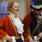 HRVATSKA ŠKRINJA FOLKLORA: U Duisburgu se okupili Hrvati iz Düsseldorfa, Kölna, Gelsenkirchena, Hamburga, Hannovera, Duisburga i Neussa HRVATSKA ŠKRINJA FOLKLORA: U Duisburgu se okupili Hrvati iz Düsseldorfa, Kölna, Gelsenkirchena, Hamburga, Hannovera, Duisburga i Neussa