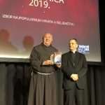 (FOTO) VEČERNJAKOVA DOMOVNICA 2019.: POGLEDAJTE TKO JE SVE SLAVIO U BAD HOMBURGU - Najpopularnijim Hrvatima u iseljeništvu uručene Domovnice (FOTO) VEČERNJAKOVA DOMOVNICA 2019.: POGLEDAJTE TKO JE SVE SLAVIO U BAD HOMBURGU - Najpopularnijim Hrvatima u iseljeništvu uručene Domovnice