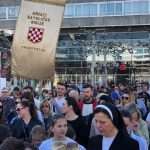 (FOTO i VIDEO) FRANKFURT: Na procesiji Velikog petka u Frankfurtu više od tisuću Hrvata (FOTO i VIDEO) FRANKFURT: Na procesiji Velikog petka u Frankfurtu više od tisuću Hrvata