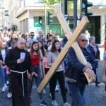 (FOTO) Veliki petak u Mainzu: Stotine ljudi u procesiji kroz središte grada (FOTO) Veliki petak u Mainzu: Stotine ljudi u procesiji kroz središte grada