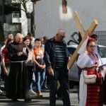 (FOTO) Veliki petak u Mainzu: Stotine ljudi u procesiji kroz središte grada (FOTO) Veliki petak u Mainzu: Stotine ljudi u procesiji kroz središte grada