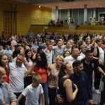 (FOTO) VELIKA ZABAVA U AUSTRIJSKOM KUFSTEINU: Oko 1.300 ljudi zabavljalo se uz Miroslava Škoru, Čuvare noći i folklorna društva (FOTO) VELIKA ZABAVA U AUSTRIJSKOM KUFSTEINU: Oko 1.300 ljudi zabavljalo se uz Miroslava Škoru, Čuvare noći i folklorna društva