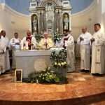 (FOTO i VIDEO) Fra Marinko Vukman u rodnim Hrvacama proslavio 40 godina svećeništva (FOTO i VIDEO) Fra Marinko Vukman u rodnim Hrvacama proslavio 40 godina svećeništva