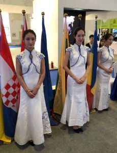 NA IZLOŽBENOM PROSTORU FRANKFURTSKOG DEZ-a U KINI: Vina Dubrovačkih podruma, Kutjeva, Feravina, te Franckovi, Podravkini proizvodi zanimljivi kineskim kupcima