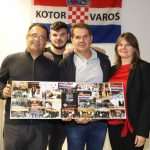 (FOTO) Kotorvarošani iz Stuttgarta organizirali feštu za ljude koji im pomažu i oprostili se od fra Zvonka Tolića koji odlazi u Berlin (FOTO) Kotorvarošani iz Stuttgarta organizirali feštu za ljude koji im pomažu i oprostili se od fra Zvonka Tolića koji odlazi u Berlin