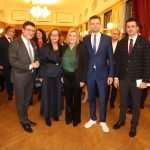 (FOTO i VIDEO) Hrvatska predsjednica s proslave 30. obljetnice HDZ-a u Stuttgartu poručila: Svi smo mi Hrvatska! (FOTO i VIDEO) Hrvatska predsjednica s proslave 30. obljetnice HDZ-a u Stuttgartu poručila: Svi smo mi Hrvatska!