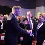 Grabar-Kitarović u Vukovaru: Srbija neće dobiti zeleno svjetlo za EU dok ne dobijemo podatke o nestalima Grabar-Kitarović u Vukovaru: Srbija neće dobiti zeleno svjetlo za EU dok ne dobijemo podatke o nestalima