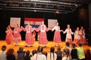 (VIDEO i FOTO) Folklorna skupina „Koraci u tuđini“ iz HKM Köln proslavila 40 godina djelovanja (VIDEO i FOTO) Folklorna skupina „Koraci u tuđini“ iz HKM Köln proslavila 40 godina djelovanja