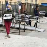 (FOTO) IZ NEW YORKA: Raste napetost, građani se boje nereda, panično kupuju oružje, vlasnici trgovina osiguravaju izloge... (FOTO) IZ NEW YORKA: Raste napetost, građani se boje nereda, panično kupuju oružje, vlasnici trgovina osiguravaju izloge...