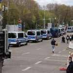 (FOTO) POLICIJA NIJE INTERVERNIRALA: Više od 10.000 prosvjednika protiv koronamjera u Stuttgartu (FOTO) POLICIJA NIJE INTERVERNIRALA: Više od 10.000 prosvjednika protiv koronamjera u Stuttgartu