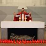 (FOTO) OBREDI VELIKOG PETKA U STUTTGARTU UZ EPIDEMIOLOŠKE MJERE: Hrvatski vjernici su se spominjali Kristove muke (FOTO) OBREDI VELIKOG PETKA U STUTTGARTU UZ EPIDEMIOLOŠKE MJERE: Hrvatski vjernici su se spominjali Kristove muke