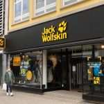 (FOTO i VIDEO) NESTVARNE SCENE IZ DARMSTADTA: Trgovine otvorene, ljudi opušteni - korone kao da ni nema Darmstadt Jack Wolfskin