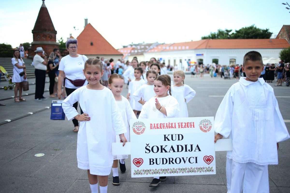 (FOTO) ĐAKOVO: Na "Malim vezovima" 14 dječjih skupina (FOTO) ĐAKOVO: Na "Malim vezovima" 14 dječjih skupina