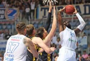 (FOTO) ZADAR NA NOGAMA: Na krilima navijača košarkši Zadra deklasirali Split i osvojili titulu prvaka Hrvatske