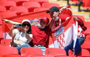 (FOTO) HRVATSKI NAVIJAČI NA WEMBLEYJU: Izbornici objavaili sastave, Kramarić, Rebić i Perišić predvode hrvatski napad navijaci wembley
