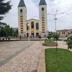 (FOTO) Na 40. obljetnicu Gospinih ukazanja u Međugorju desetine tisuća vjernika medjugorje