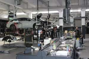 MERCEDES JE VIŠE OD AUTA: Razgovor s Damirom Tokićem, voditeljem prodaje mercedesa za jugoistočnu Europu u Autohaus Gruppe Senger u Oberurselu Automobilska radionica (ILUSTRACIJA) / Foto: Fenix (SIM)