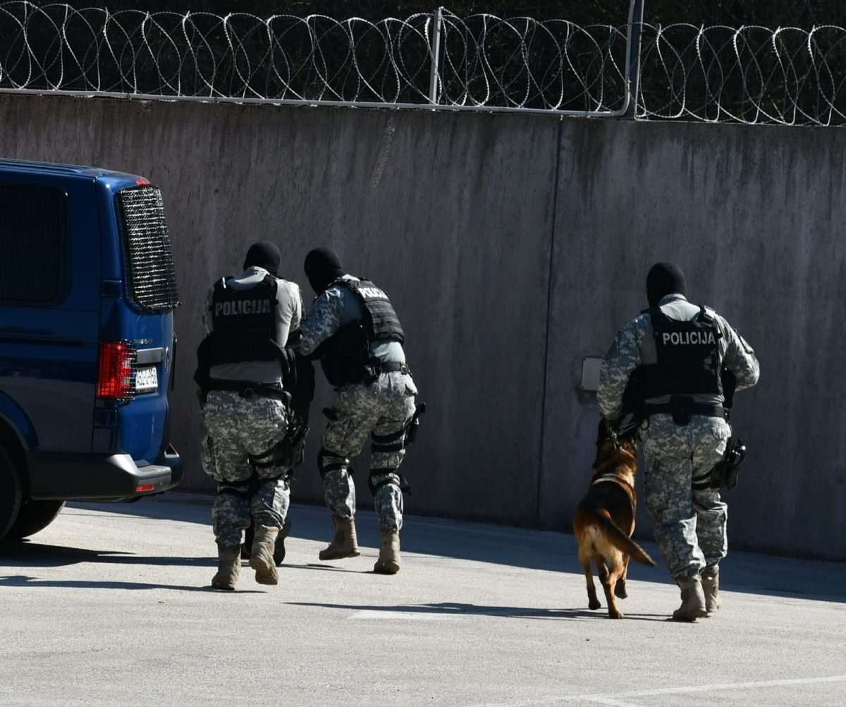 policija