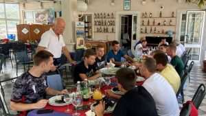 (FOTO I VIDEO) SPASILI 60 TONA SOLI: Rukometaši RKHM Dubrovnik odazvali se pozivu iz Stona za berbu soli (FOTO I VIDEO) SPASILI 60 TONA SOLI: Rukometaši RKHM Dubrovnik odazvali se pozivu iz Stona za berbu soli