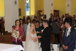 TRADICIONALNO A IPAK MODERNO: Hrvatsko-njemačko vjenčanje u najljepšoj crkvi na Buškom Blatu - po mladu došao na konju TRADICIONALNO A IPAK MODERNO: Hrvatsko-njemačko vjenčanje u najljepšoj crkvi na Buškom Blatu - po mladu došao na konju