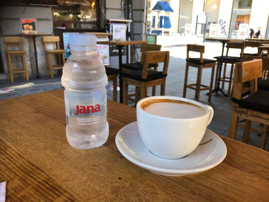 kapucino kava i jana