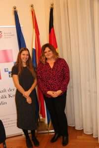 BERLIN: U Veleposlanstvu RH predstavljen novi roman Njegova žena Marijane Dokoza