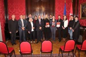 (FOTO i VIDEO) U Beču Večernjakova domovnica za 2021. uručena atletičarki Ivoni Dadić i mladim gradišćanskim Hrvatima