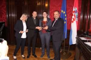 (FOTO i VIDEO) U Beču Večernjakova domovnica za 2021. uručena atletičarki Ivoni Dadić i mladim gradišćanskim Hrvatima