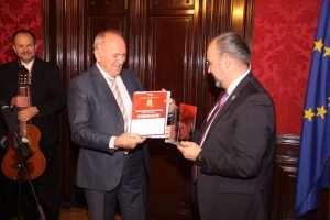 (FOTO i VIDEO) U Beču Večernjakova domovnica za 2021. uručena atletičarki Ivoni Dadić i mladim gradišćanskim Hrvatima