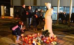 VUKOVAR: Domoljubi iz cijele Hrvatske i susjednih zemalja, odali su počast žrtvama velikosrpske agresije VUKOVAR: Domoljubi iz cijele Hrvatske i susjednih zemalja, odali su počast žrtvama velikosrpske agresije