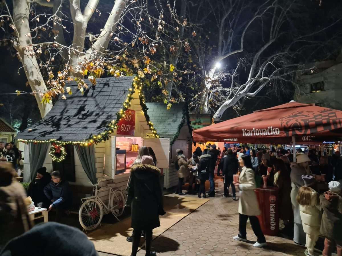 (FOTO) Adventska čarolija u Mostaru (FOTO) Adventska čarolija u Mostaru