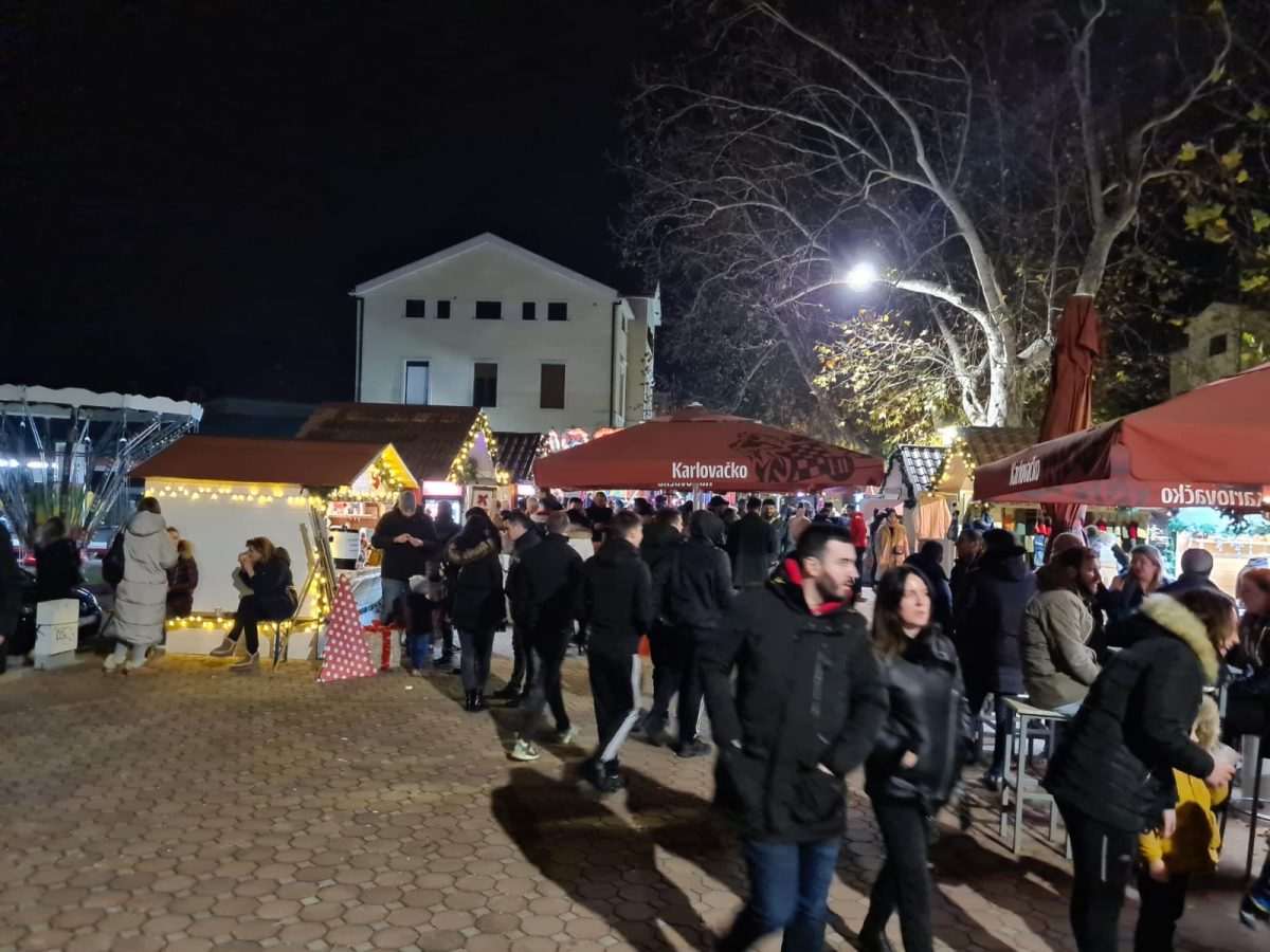(FOTO) Adventska čarolija u Mostaru (FOTO) Adventska čarolija u Mostaru