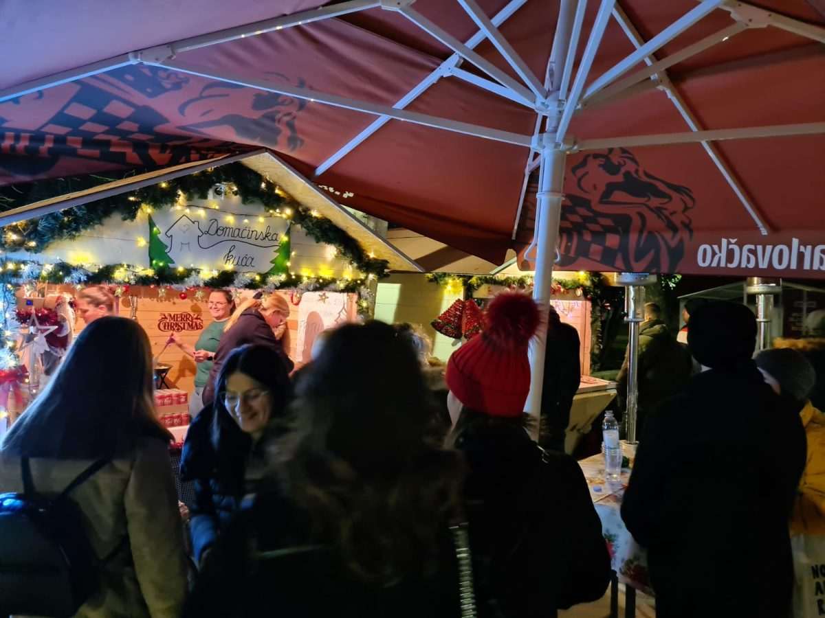 (FOTO) Adventska čarolija u Mostaru (FOTO) Adventska čarolija u Mostaru