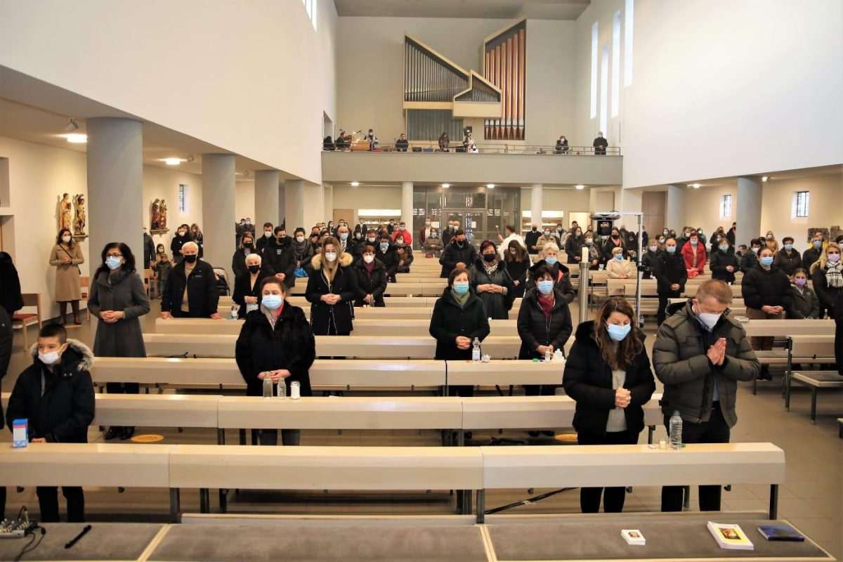 (FOTO) NA SVETIM MISAMA U STUTTGARTU: Hrvati proslavili blagdan Sveta tri kralja