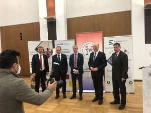 GUVERNER HNB-a BORIS VUJČIĆ U FRANKFURTU: Ulaskom u eurozonu Hrvatska će postati bolje i interesantnije odredište za strane investicije i njemačke turiste GUVERNER HNB-a BORIS VUJČIĆ U FRANKFURTU: Ulaskom u eurozonu Hrvatska će postati bolje i interesantnije odredište za strane investicije i njemačke turiste
