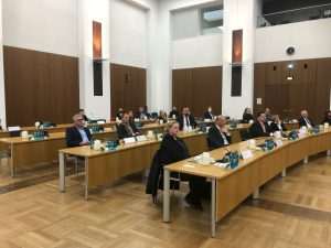 GUVERNER HNB-a BORIS VUJČIĆ U FRANKFURTU: Ulaskom u eurozonu Hrvatska će postati bolje i interesantnije odredište za strane investicije i njemačke turiste GUVERNER HNB-a BORIS VUJČIĆ U FRANKFURTU: Ulaskom u eurozonu Hrvatska će postati bolje i interesantnije odredište za strane investicije i njemačke turiste